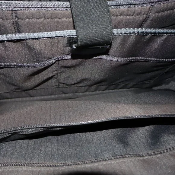 Tumi T-Tech Presidio Macarthur Wheeled Compact Laptop Briefcase Style 67102D - Picture 11 of 15